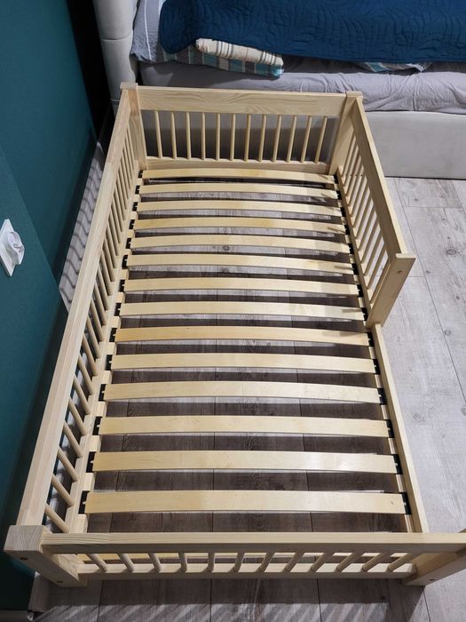 Łóżko drewniane dla dziecka