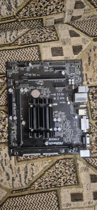 Материнская плата с встроенным 4-х ядерным процессором ASRock Q1900M