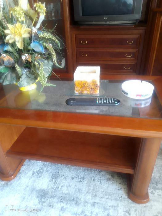 Conjunto Sala- mesa e cadeiras, louceiro, estante, aparador e bar
