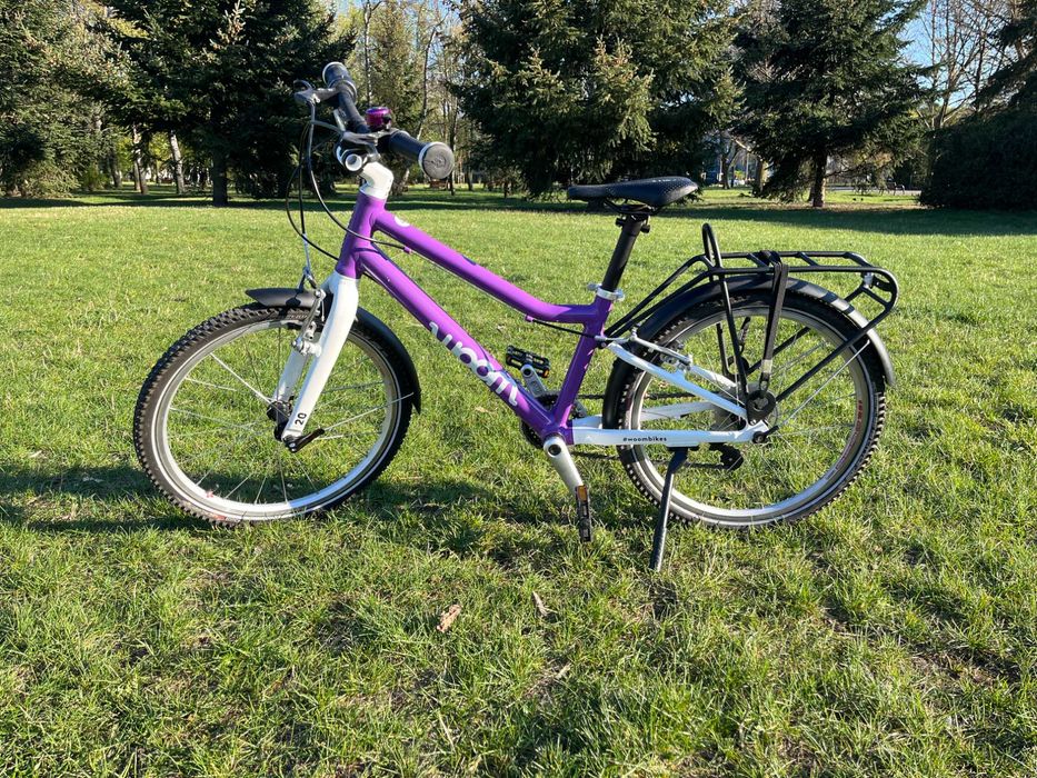 Woom 4 fioletowy + FULL wyposażenie (błotniki, bagażnik, stopka, dzwonek) – gotowy do jazdy