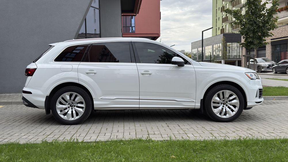 Авто Ауді Q7 2020 року