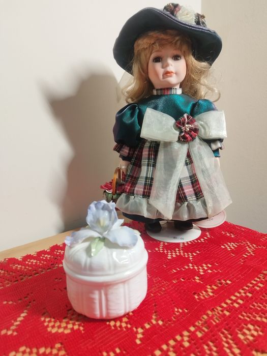 Шкатулка фарфоровая