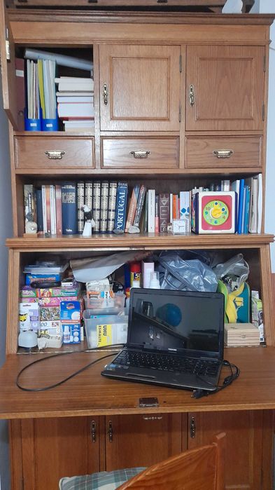 Escrevaninha com otima arrumação