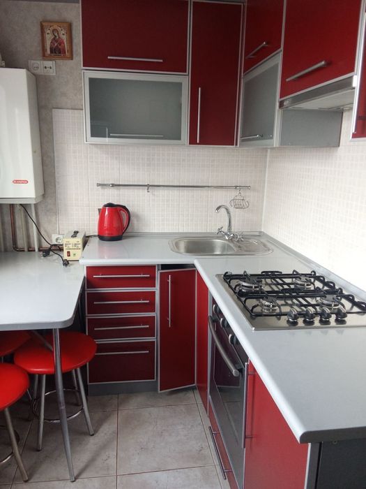 Продаж на Злуки 1 кімната