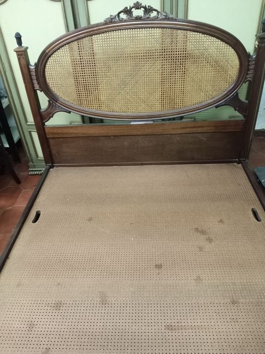 Cama e guarda roupa antigo