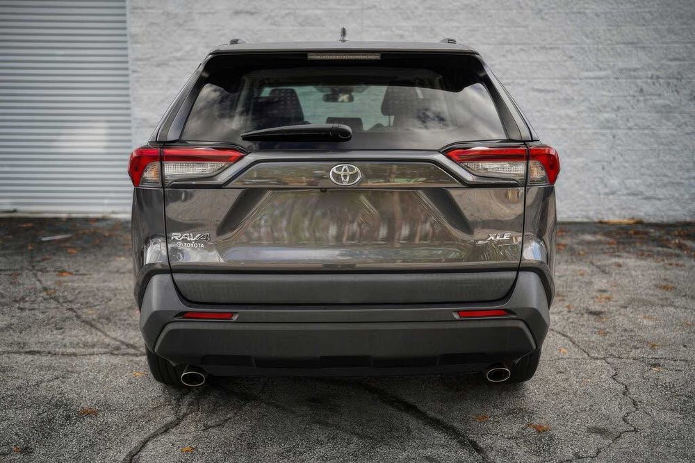 Toyota RAV4 XLE Premium      2023
