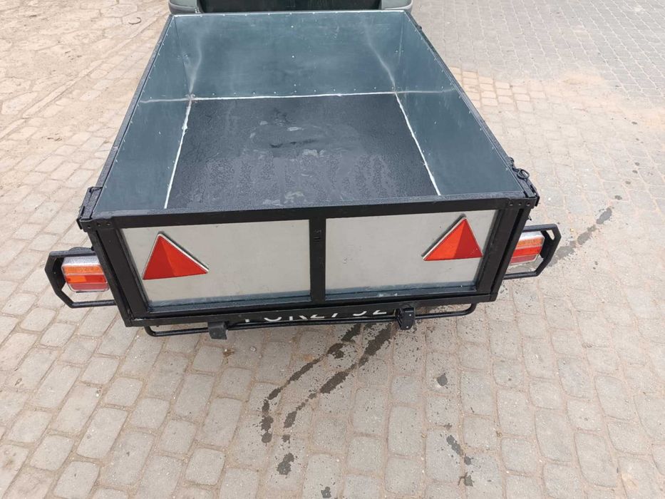 Przyczepka samochodowa