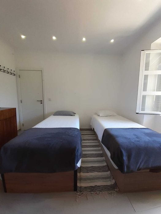 Quarto no Estoril - Cascais,  próximo da estação de comboio e praias.