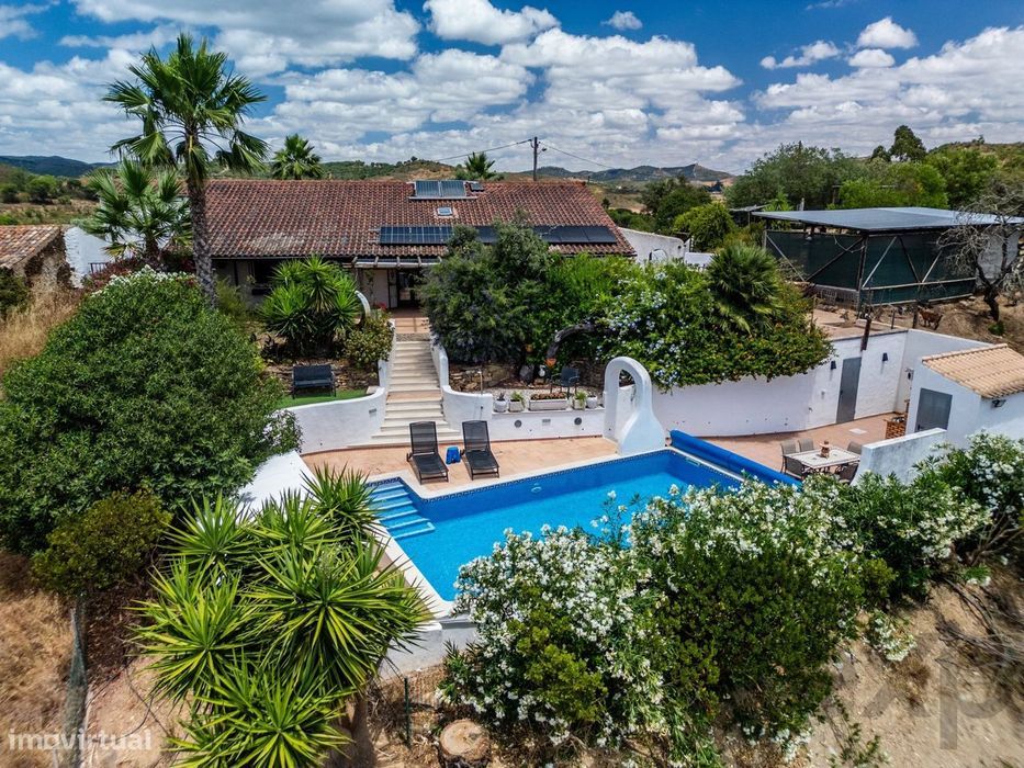 Linda casa familiar com instalações equestres situada em 2,7 hectares