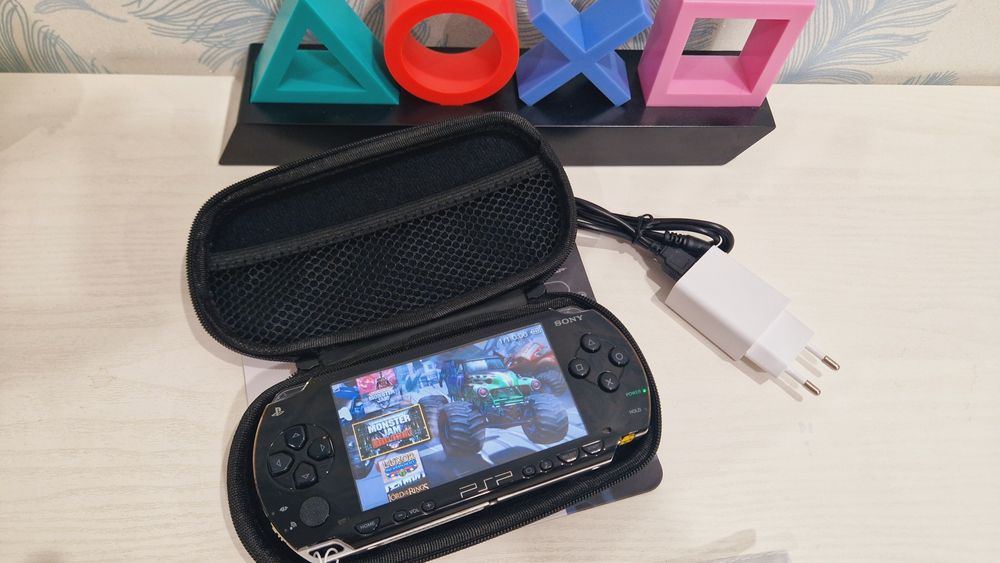 Япони. Sony PSP  64гиг с играми 136шт