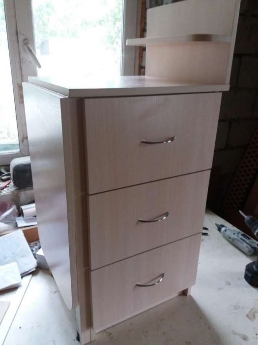 Маникюрный стол ..