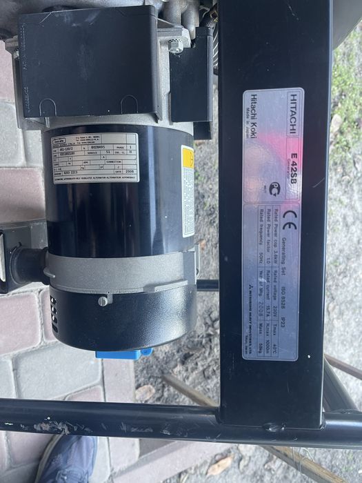 Бензиновий генератор  Hitachi E42SB