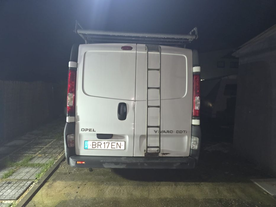 Opel Vivaro 1.9 CDTI – Carrinha de trabalho com grade e escada