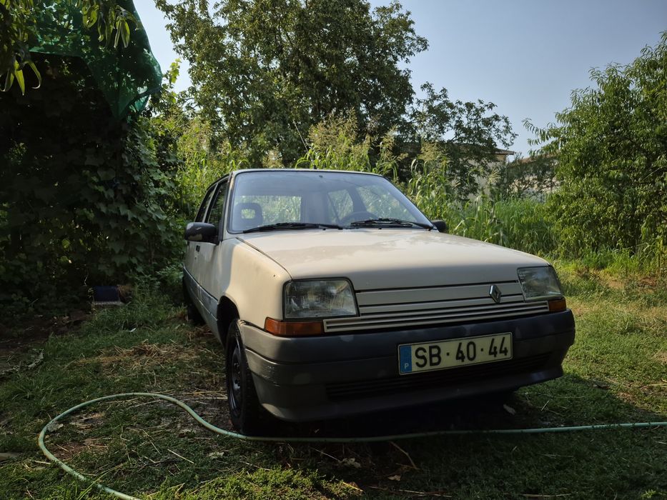 Veiculo RENAULT  R5 TL