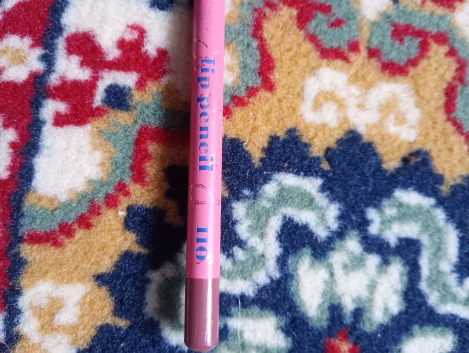 Олівець для губ GlamBee у відтінку 110