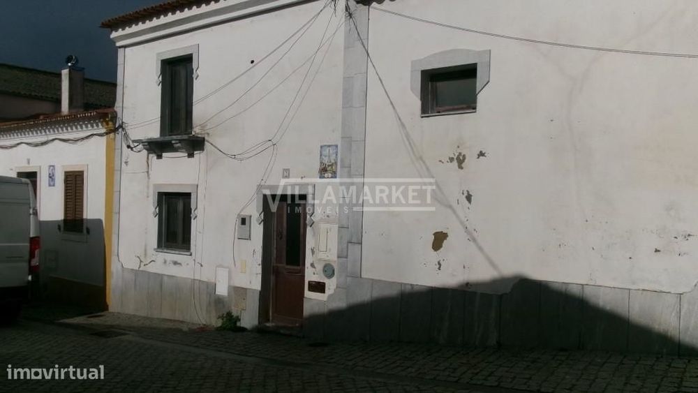 Moradia V3 + 1 da banca composta por 2 pisos com 280 m2 e logradouro c