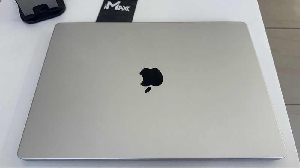 MacBook Pro 16” M4 Pro 24/512Gb Silver АКБ 99% стан нового MX2T3 MX2X3 за 1390€