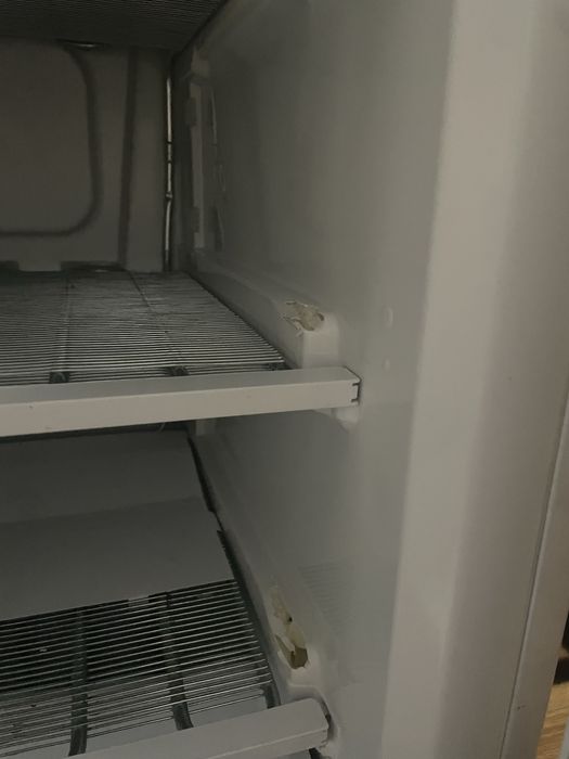 Продам працюючий холодильник Beko