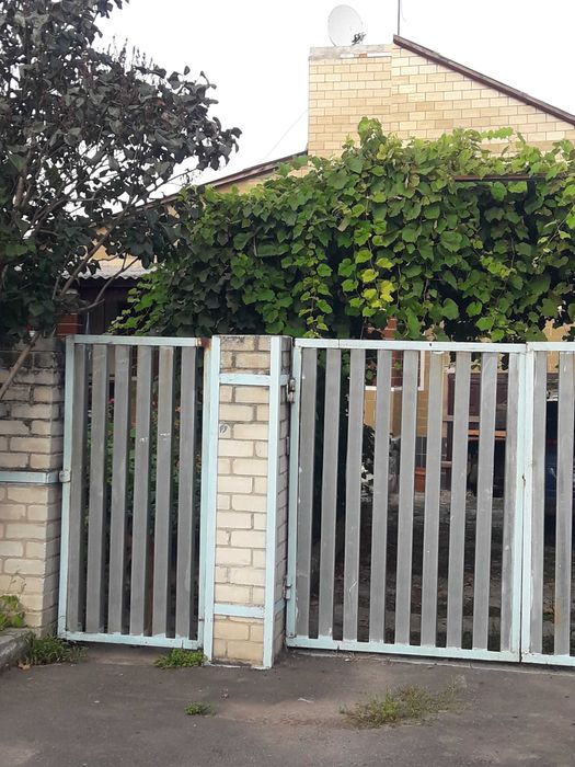 Продаж двоповерхового будинку в центрі м. Чорнобай