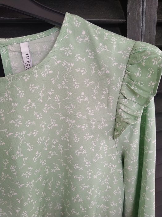 Blusa verde água com padrão floral e folhos - Tiffosi - Tamanho M