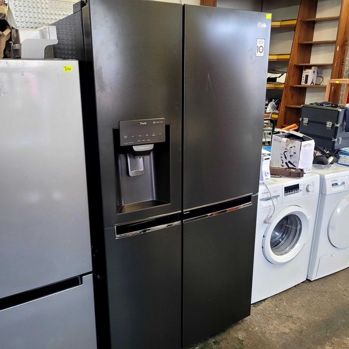 Pojemna komoda w dobrym stanie. Możliwy transport