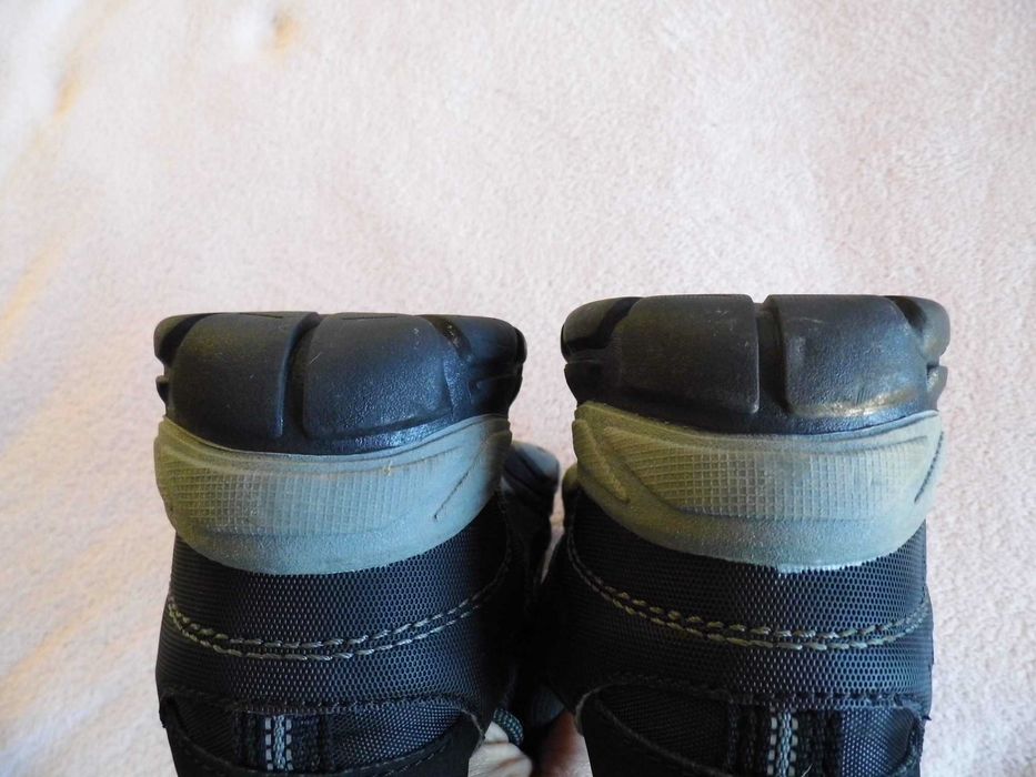 Czarne wodoodporne buty sportowe 44