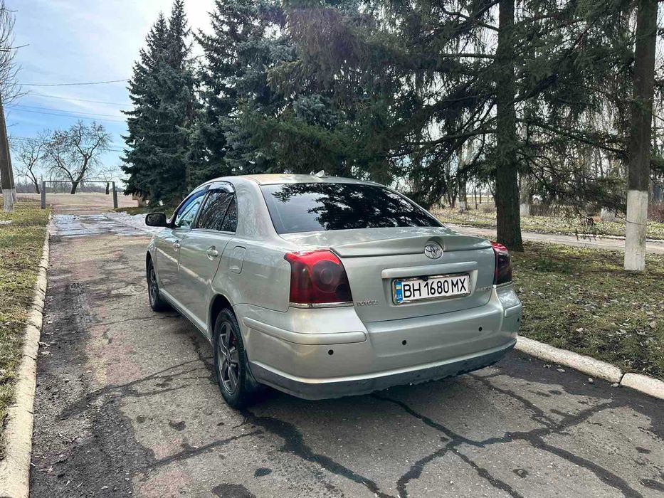 Toyota Avensis 1.8 АВТОМАТ 2003 год (газ/бензин)