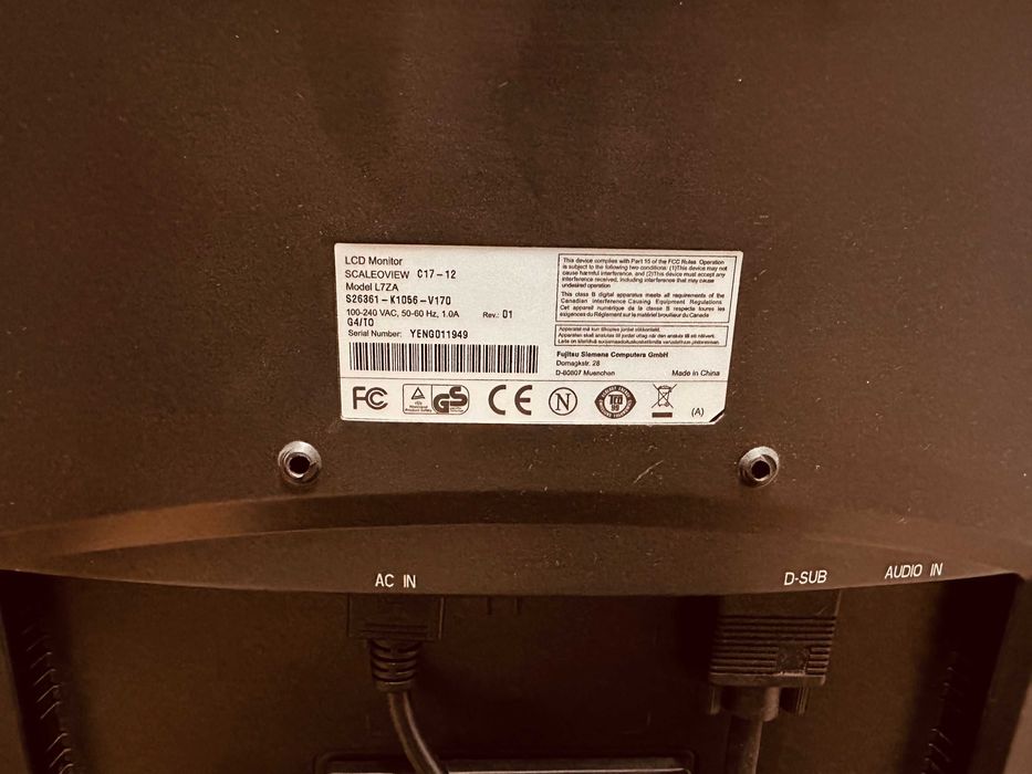 Monitor LCD Fujitsu 17"