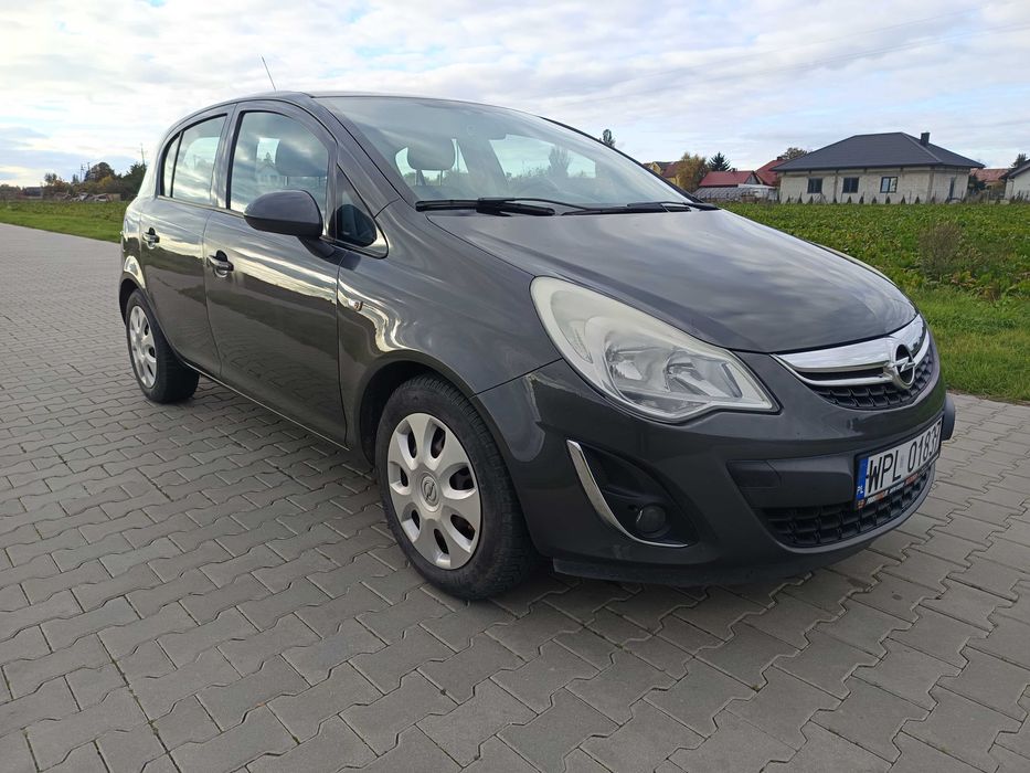 Opel Corsa D Bezwypadkowa 100 % Nowe opony Oryginał   Prywatna