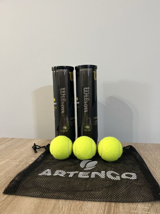 Bolas e bolsa de ténis