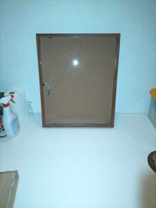 Caixa com porta de video