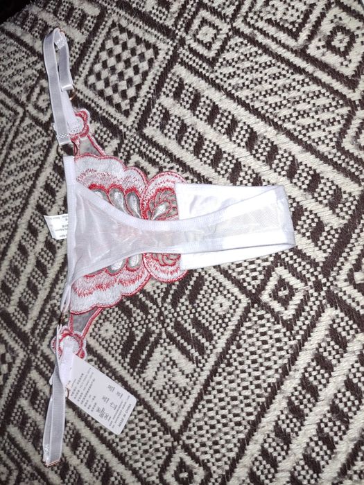 Stringi damskie nowe