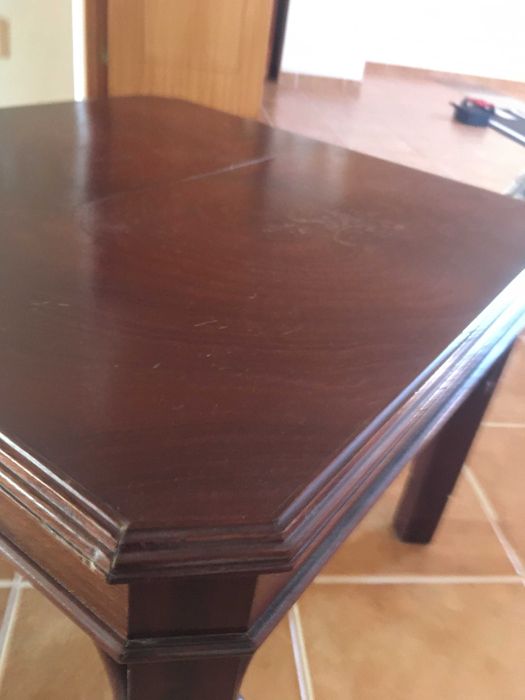 Mesa de madeira mogno maciço