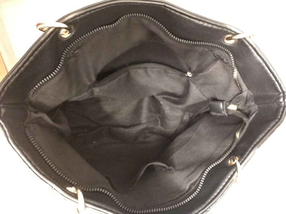 Black suitcases, the last one from this year's new collection64284913466883121