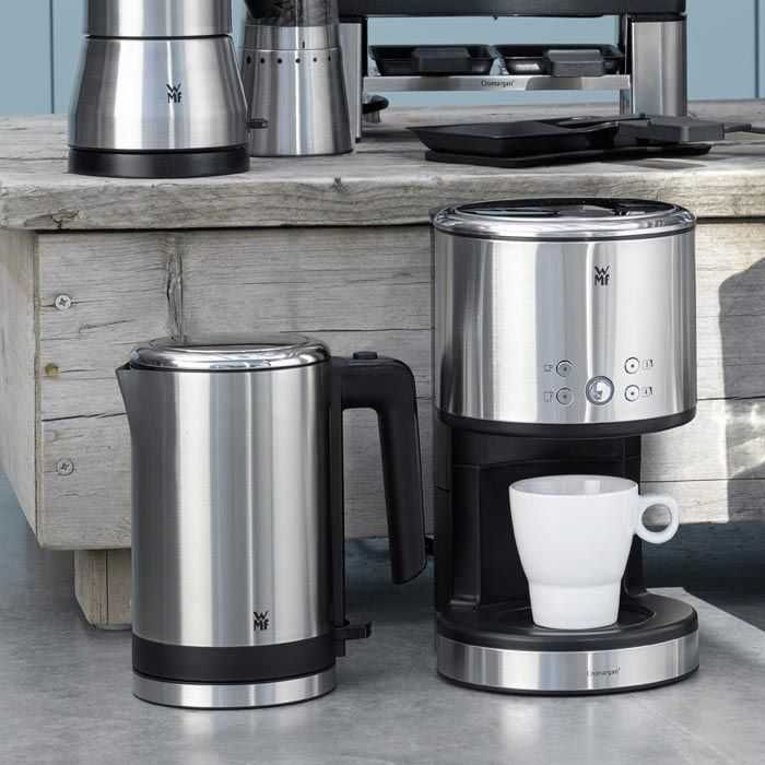 Jarro Elétrico WMF 04.1313.0011 Cromargan de 2400 W