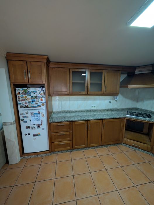 Cozinha em L  em muito bom estado