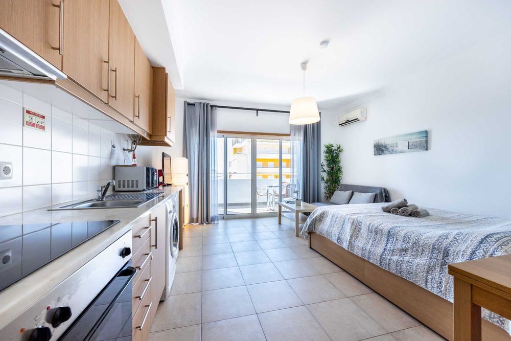 Estúdio T0 férias Portimão - Ar Condicionado, Piscina, Roupas, WIFI, TV Cabo, junto ao Continente