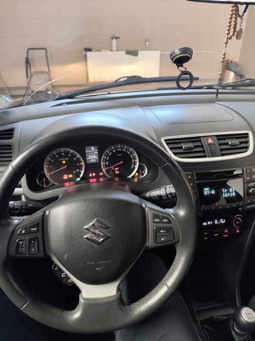 Suzuki Swift 2012 • 1.3 бензин • механіка • круїз • Bluetooth
