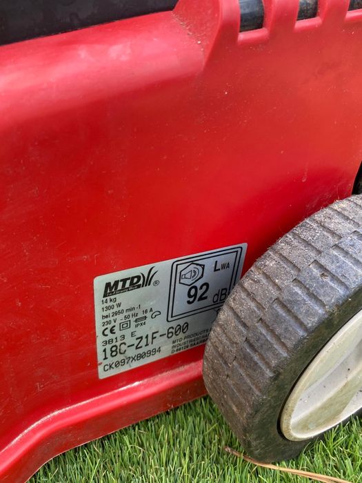 Cortador de relva eletrico