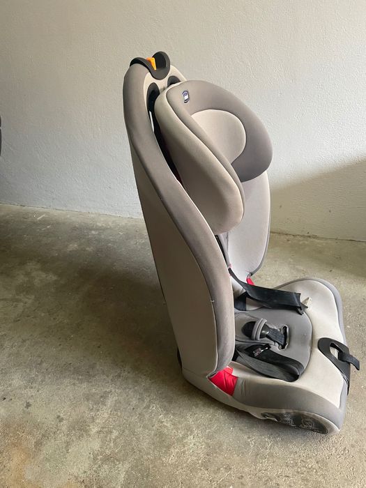 Cadeira Chicco grupo 1,2,3 (com acessórios)