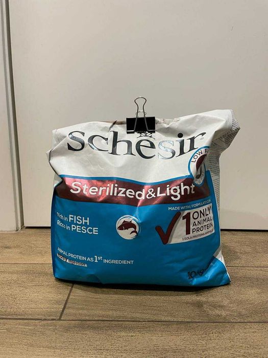 Корм монопротеїновий Schesir Sterilized & Light FISH 6.6 кг