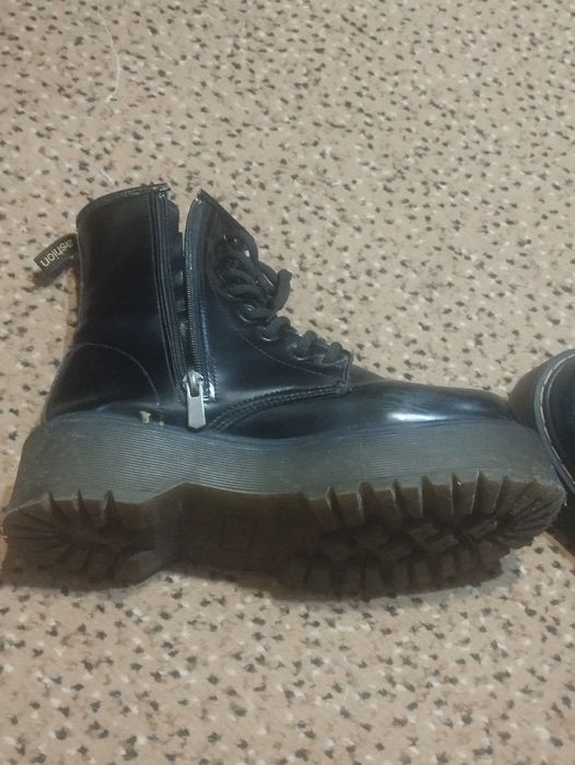 Жіночі ботинки мартінси 37 розмір