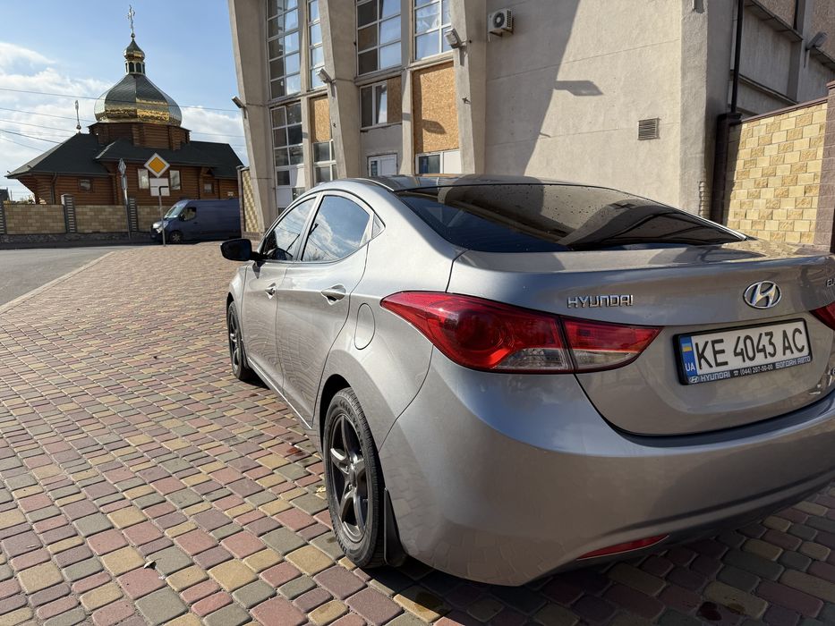 Hyundai Elantra 2012