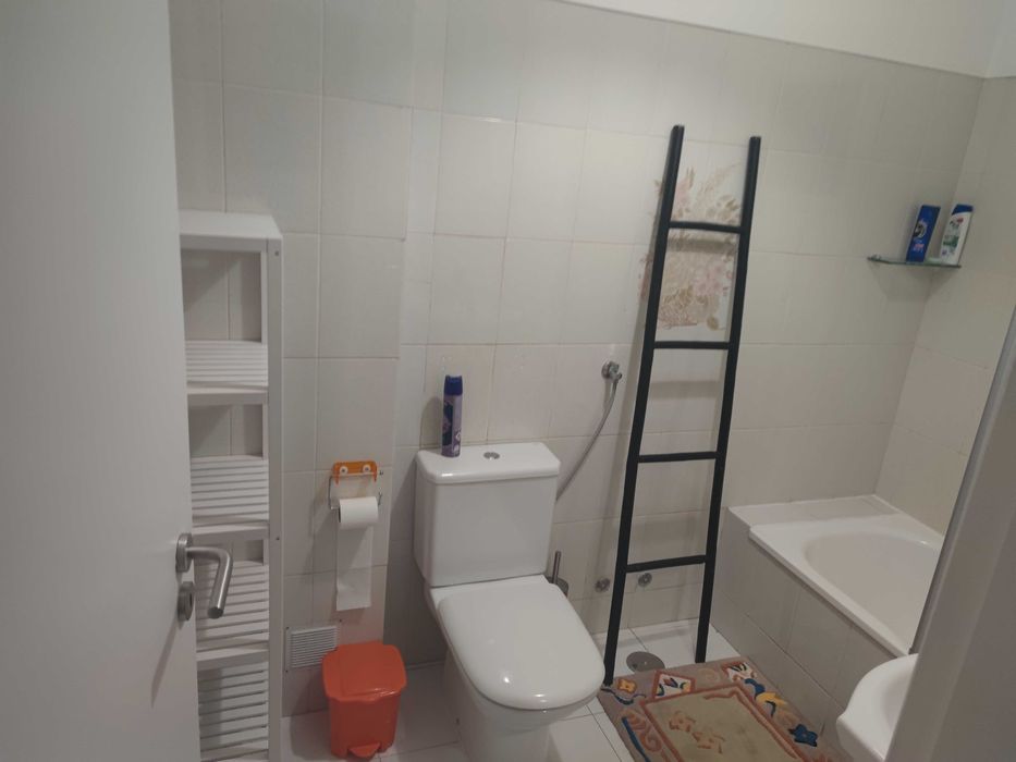 Alugo Quarto - Moita