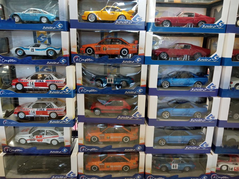 Miniaturas Diecast Solido 1/18 Subaru Skyline Porsche McLaren Etc.