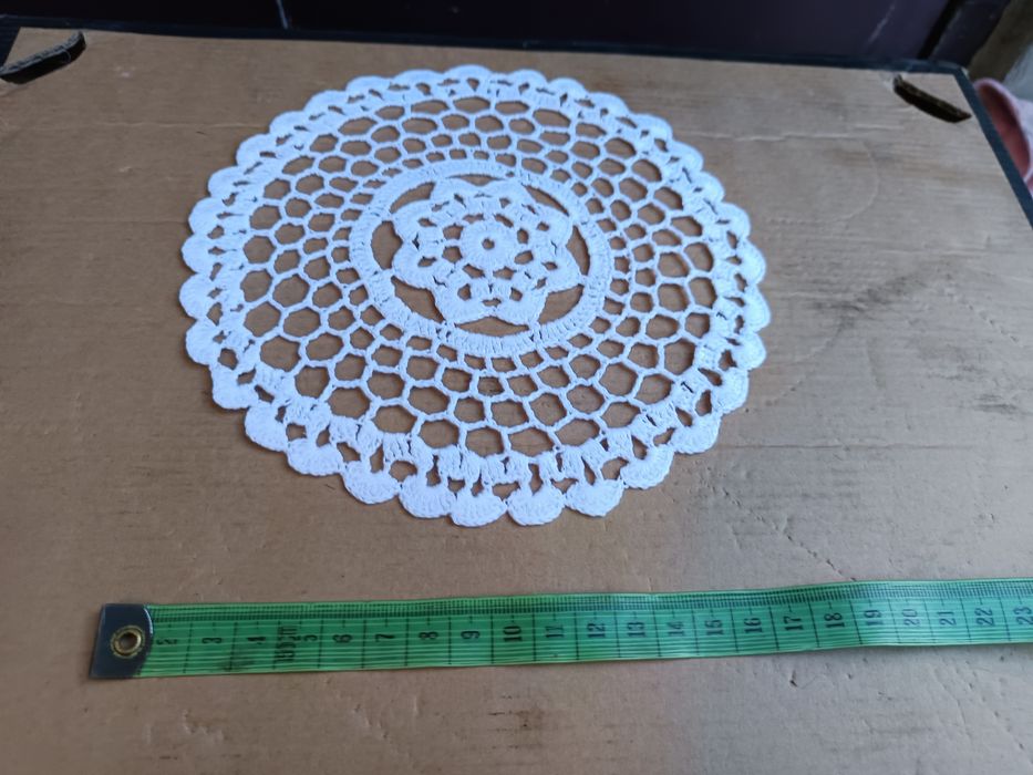 Ręcznie robiona Szydełkowa Serwetka krochmalona biała