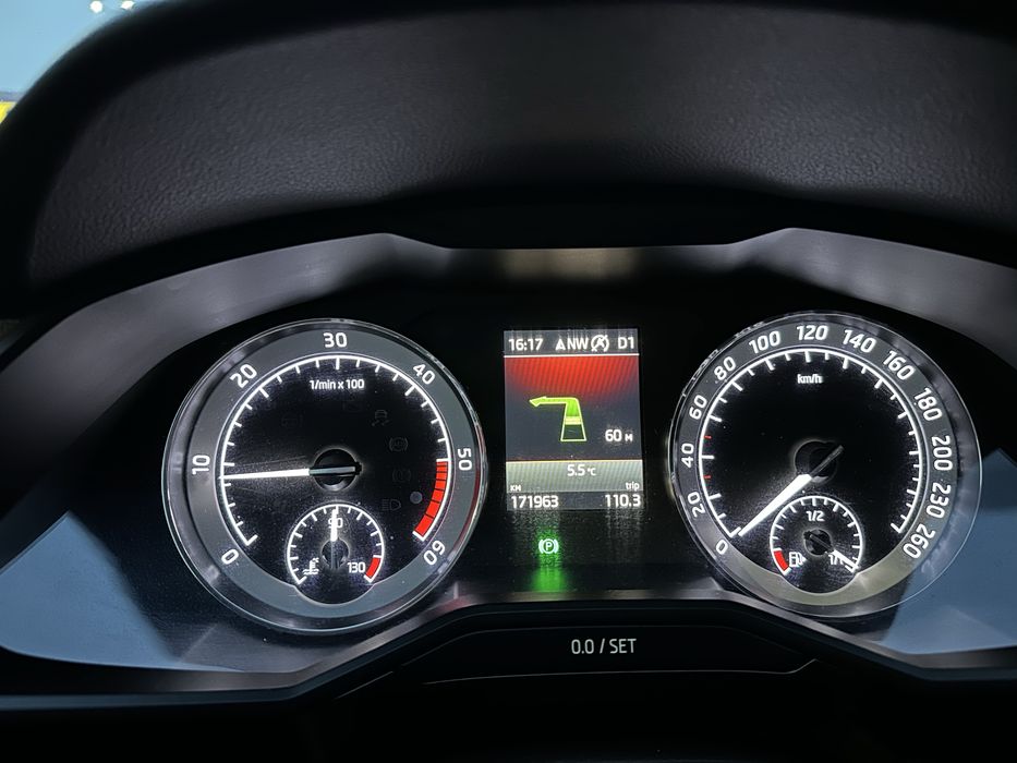 Приборная панель Шкода Супер б третий 2018 год