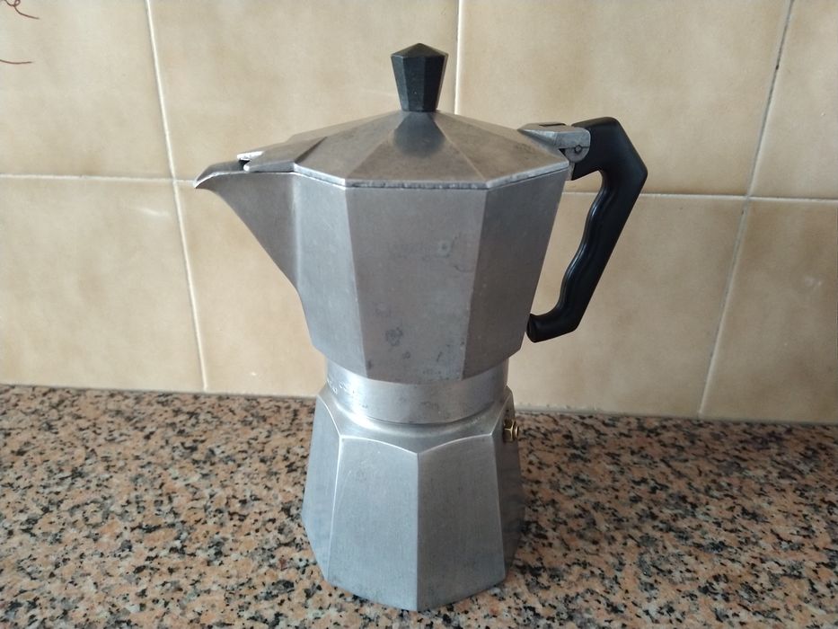 Cafeteira máquina de café em pó expresso casa apartamento vivenda escritório gabinete quarto.