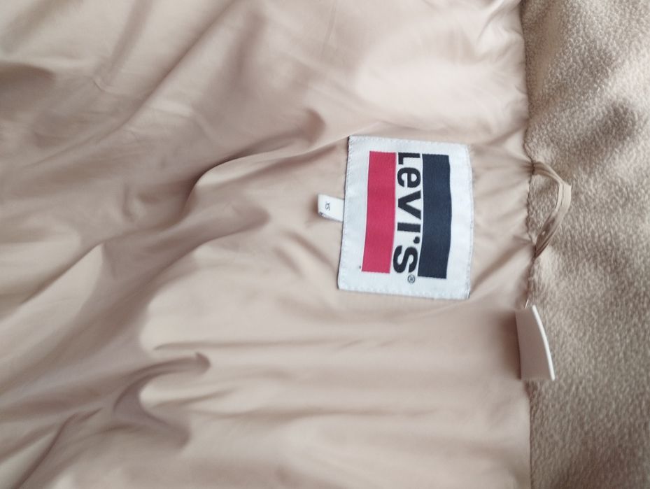 Пуховик жіночий розмір  xs Levis