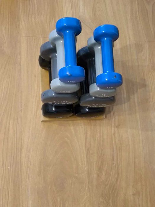 zestaw 4 par hantli neoprenowych, łącznie 19 kg